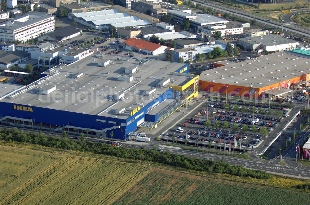 Frankfurt am Main from above - Blick auf das IKEA Einrichtungshaus in Frankfurt am Main. IKEA Deutschland GmbH & Co. KG; Niederlassung Frankfurt, Züricher Straße 7, 60437 Frankfurt Nieder-Eschbach