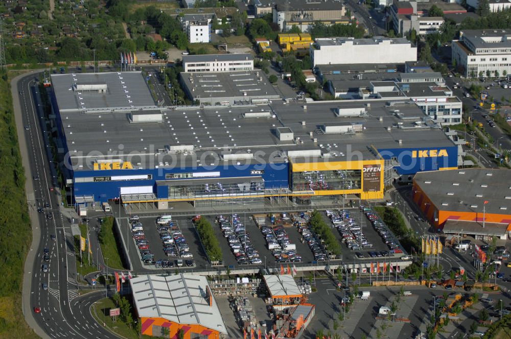 Frankfurt am Main from the bird's eye view: Blick auf das IKEA Einrichtungshaus in Frankfurt am Main. IKEA Deutschland GmbH & Co. KG; Niederlassung Frankfurt, Züricher Straße 7, 60437 Frankfurt Nieder-Eschbach