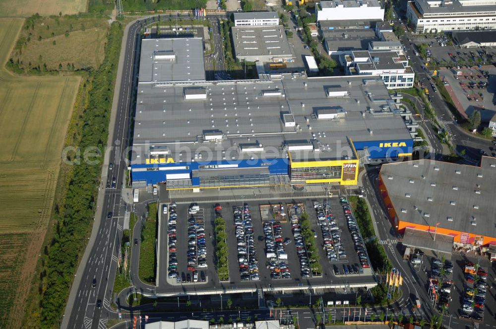 Frankfurt am Main from above - Blick auf das IKEA Einrichtungshaus in Frankfurt am Main. IKEA Deutschland GmbH & Co. KG; Niederlassung Frankfurt, Züricher Straße 7, 60437 Frankfurt Nieder-Eschbach