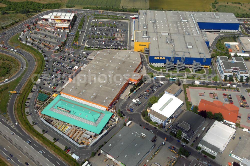 Frankfurt am Main from above - Blick auf das IKEA Einrichtungshaus in Frankfurt am Main. IKEA Deutschland GmbH & Co. KG; Niederlassung Frankfurt; Züricher Straße 7; 60437 Frankfurt Nieder-Eschbach