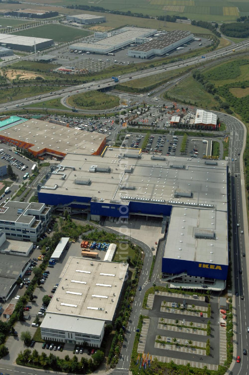 Aerial photograph Frankfurt am Main - Blick auf das IKEA Einrichtungshaus in Frankfurt am Main. IKEA Deutschland GmbH & Co. KG; Niederlassung Frankfurt; Züricher Straße 7; 60437 Frankfurt Nieder-Eschbach