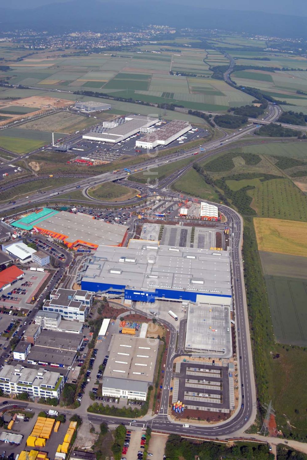 Aerial image FRANKFURT - : Blick auf das IKEA Einrichtungshaus Frankfurt Nieder-Eschbach - Adresse: IKEA Deutschland GmbH & Co. KG,Niederlassung Frankfurt,Züricher Straße 7 60437 Frankfurt Nieder-Eschbach