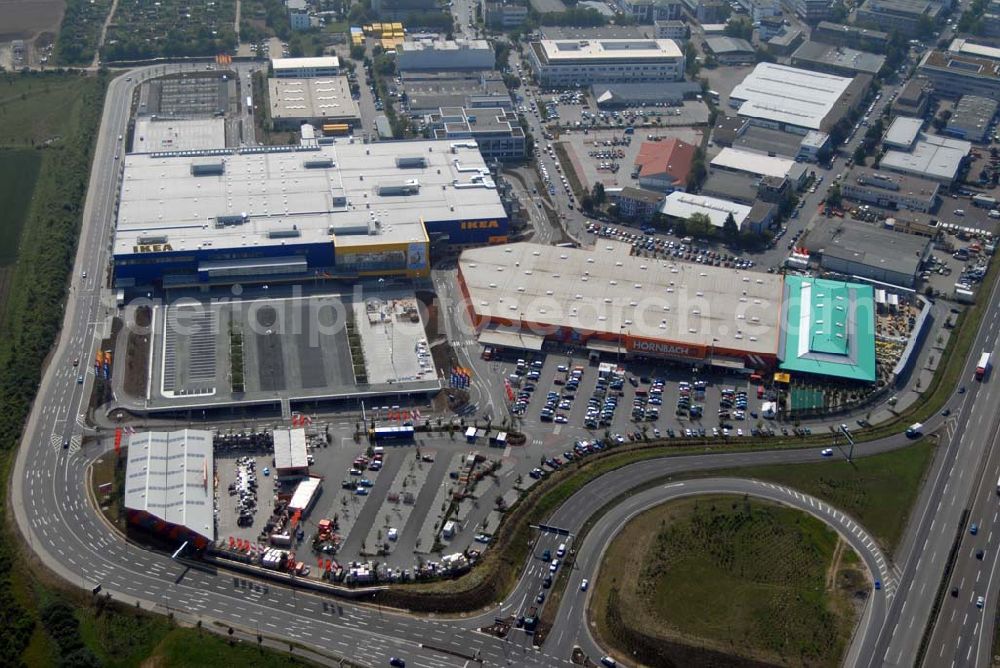 FRANKFURT from above - : Blick auf das IKEA Einrichtungshaus Frankfurt Nieder-Eschbach - Adresse: IKEA Deutschland GmbH & Co. KG,Niederlassung Frankfurt,Züricher Straße 7 60437 Frankfurt Nieder-Eschbach