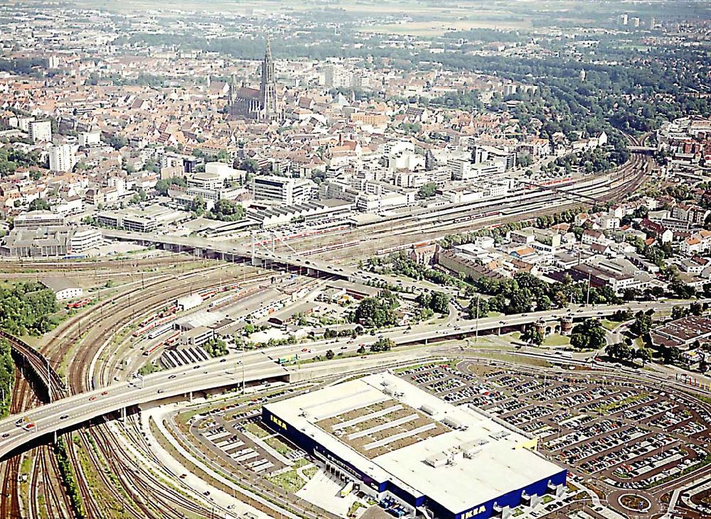 Neu-Ulm / Bayern from the bird's eye view: IKEA-Einrichtungshaus auf dem Grundstück IKEA-Niederlassung Ulm an der Blaubeurer Straße in 89077 Ulm