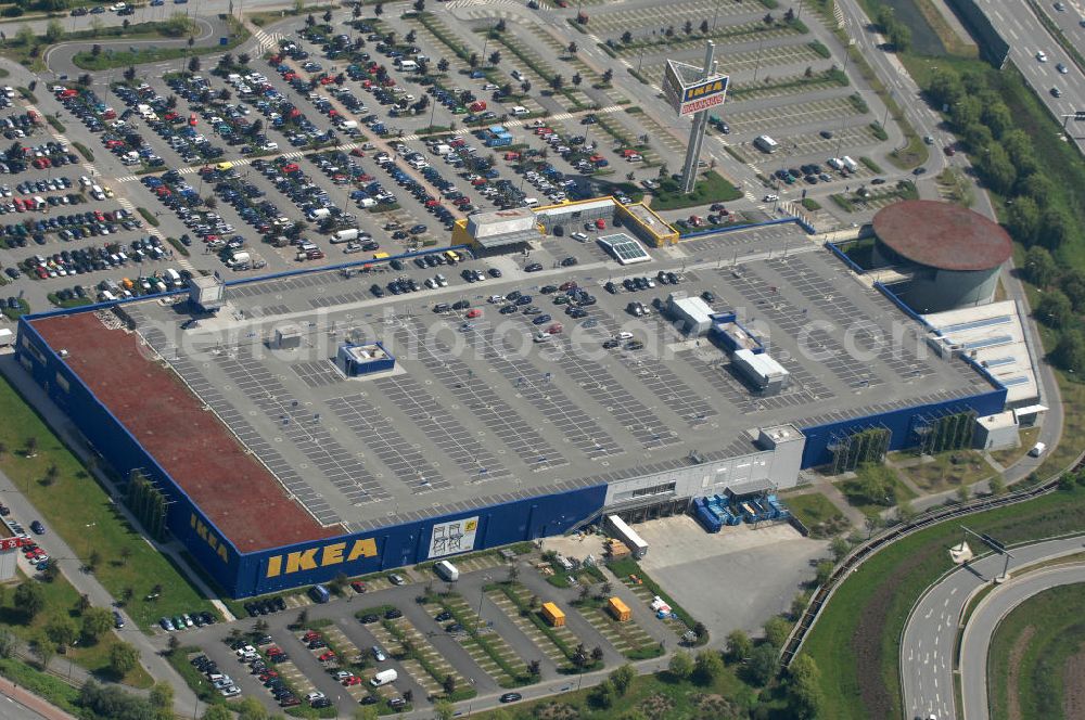 Aerial image Hamburg - Blick auf das IKEA-Einrichtungshaus in Hamburg - Moorfleet an der Autobahnabfahrt Moorfleet (E22). View of the IKEA store in Hamburg - Moorfleet at the highway exit Moorfleet (E22).