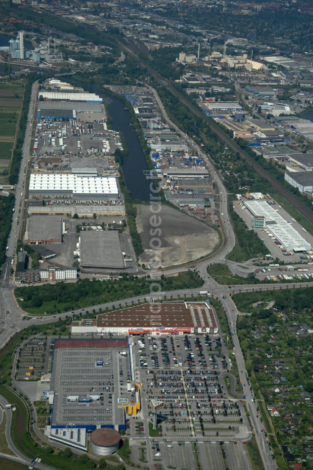 Aerial photograph Hamburg - Blick auf das IKEA-Einrichtungshaus in Hamburg - Moorfleet an der Autobahnabfahrt Moorfleet (E22). View of the IKEA store in Hamburg - Moorfleet at the highway exit Moorfleet (E22).