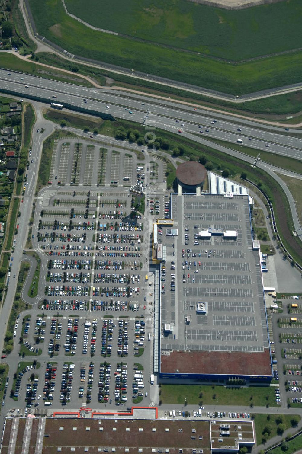 Aerial image Hamburg - Blick auf das IKEA-Einrichtungshaus in Hamburg - Moorfleet an der Autobahnabfahrt Moorfleet (E22). View of the IKEA store in Hamburg - Moorfleet at the highway exit Moorfleet (E22).