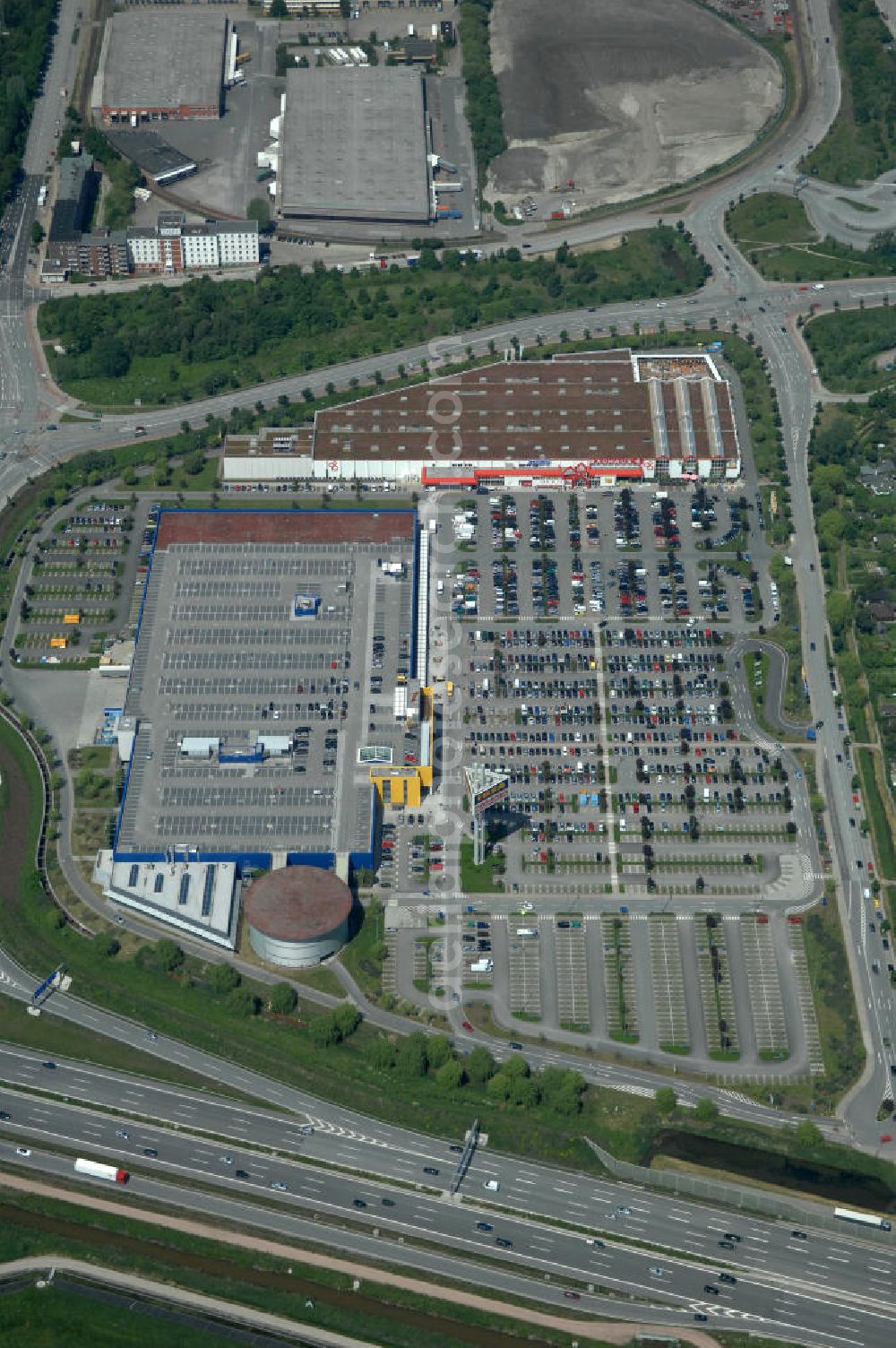 Hamburg from above - Blick auf das IKEA-Einrichtungshaus in Hamburg - Moorfleet an der Autobahnabfahrt Moorfleet (E22). View of the IKEA store in Hamburg - Moorfleet at the highway exit Moorfleet (E22).