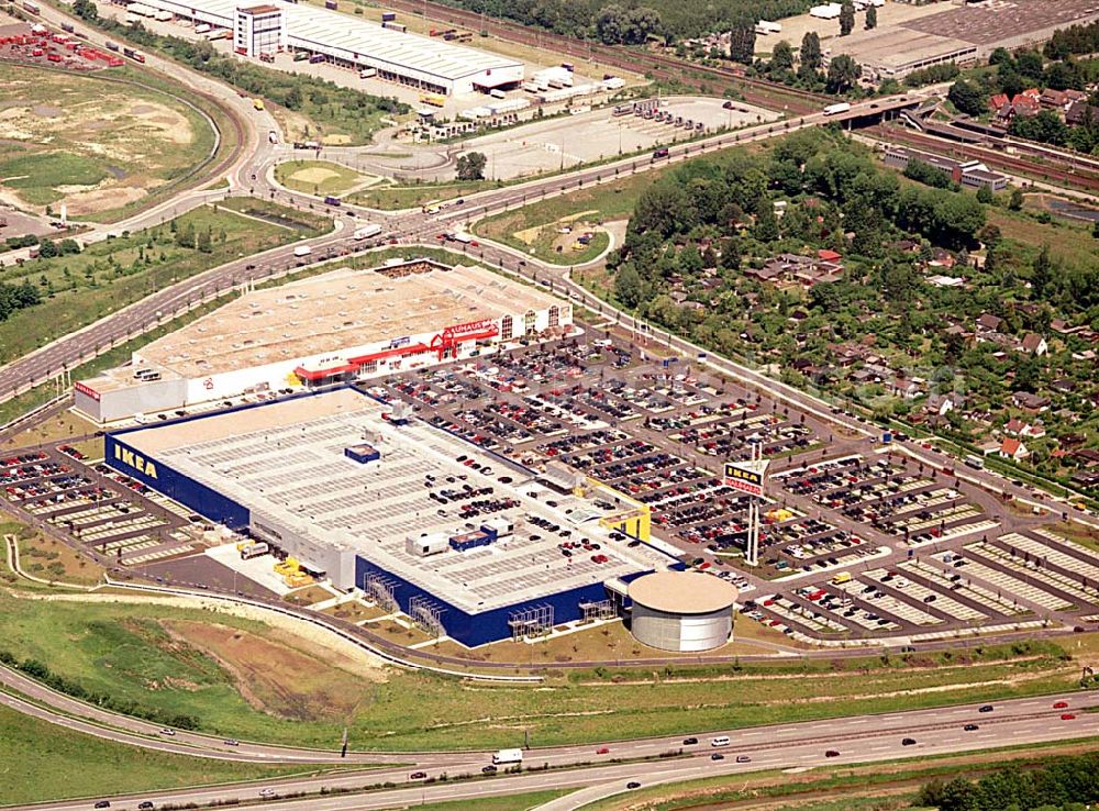 Hamburg - Moorfleet from above - IKEA-Einrichtungshaus in Hamburg - Moorfleet an der Autobahnabfahrt Moorfleet (E22). Mit am Standort der neue BAUHAUS - Baumarkt.