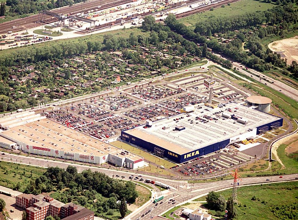 Aerial image Hamburg - Moorfleet - IKEA-Einrichtungshaus in Hamburg - Moorfleet an der Autobahnabfahrt Moorfleet (E22). Mit am Standort der neue BAUHAUS - Baumarkt.