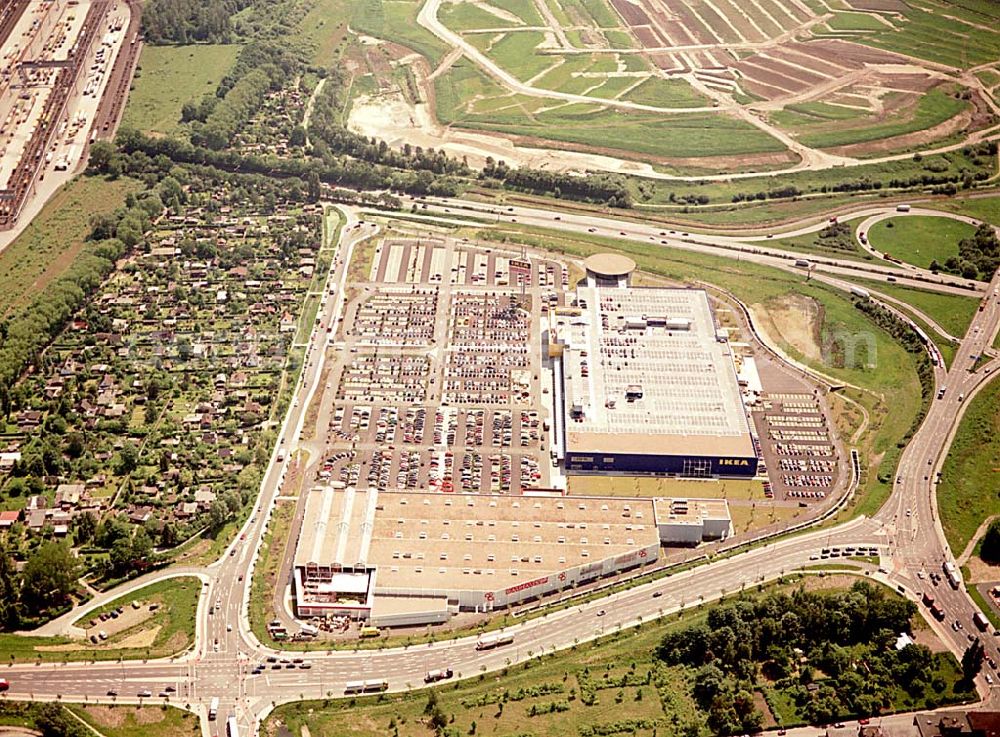 Hamburg - Moorfleet from above - IKEA-Einrichtungshaus in Hamburg - Moorfleet an der Autobahnabfahrt Moorfleet (E22). Mit am Standort der neue BAUHAUS - Baumarkt.