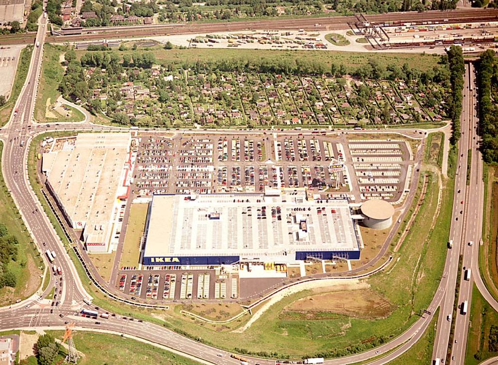 Hamburg - Moorfleet from the bird's eye view: IKEA-Einrichtungshaus in Hamburg - Moorfleet an der Autobahnabfahrt Moorfleet (E22). Mit am Standort der neue BAUHAUS - Baumarkt.