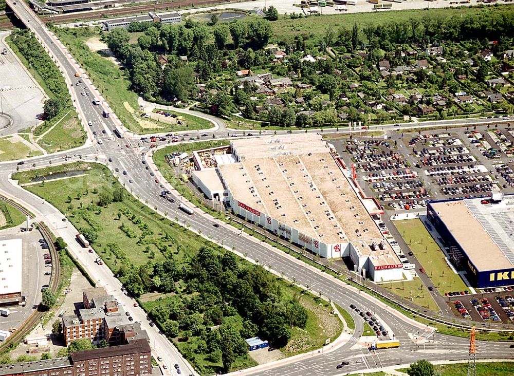 Hamburg - Moorfleet from above - IKEA-Einrichtungshaus in Hamburg - Moorfleet an der Autobahnabfahrt Moorfleet (E22). Mit am Standort der neue BAUHAUS - Baumarkt.