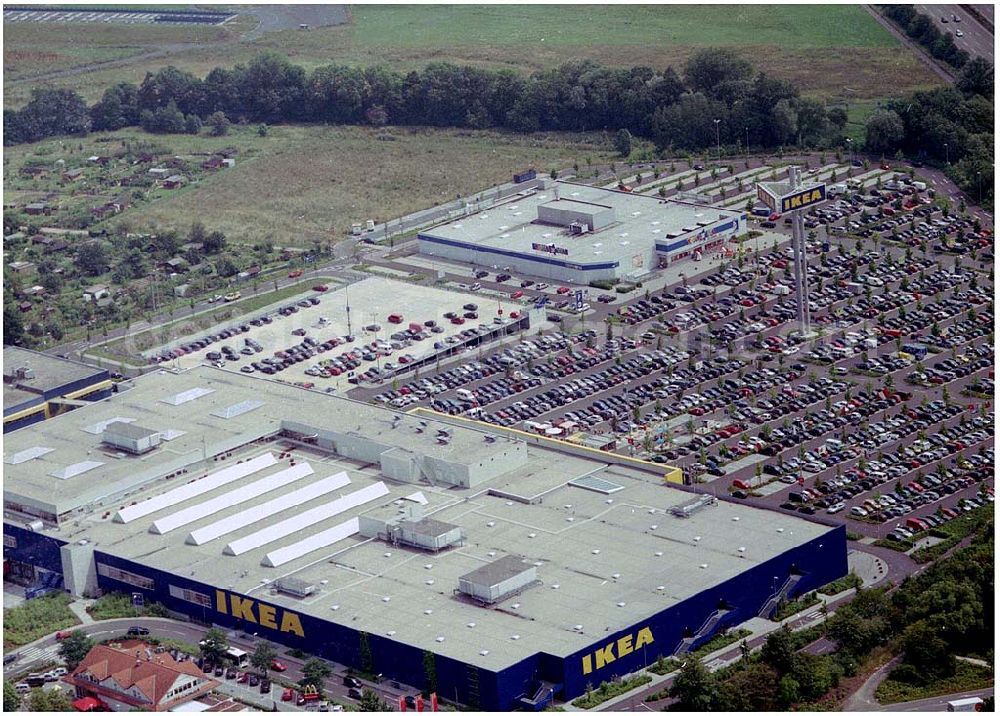 Wallau from the bird's eye view: IKEA Deutschland GmbH & Co. KG Niederlassung Wallau Am Wan dersmann 2-4 65719 Hofheim-Wallau 24.07.2004