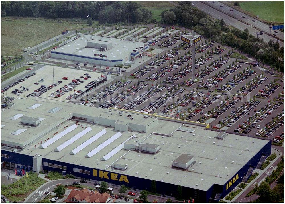 Wallau from the bird's eye view: IKEA Deutschland GmbH & Co. KG Niederlassung Wallau Am Wan dersmann 2-4 65719 Hofheim-Wallau 24.07.2004