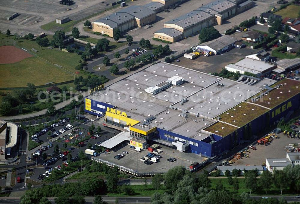 Hanau / Hessen from above - : Blick auf das IKEA Einrichtungshaus Hanau. IKEA Deutschland GmbH & Co.KG,Niederlassung Hanau,Oderstrasse 21,63452 Hanau