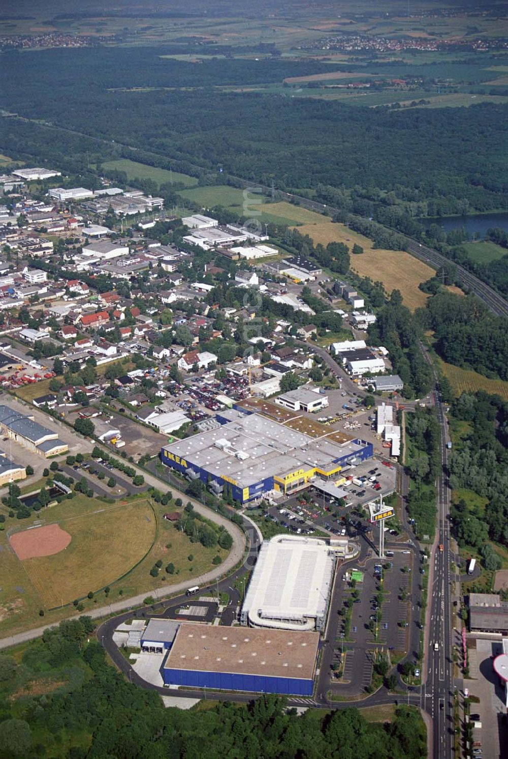 Aerial photograph Hanau / Hessen - : Blick auf das IKEA Einrichtungshaus Hanau. IKEA Deutschland GmbH & Co.KG,Niederlassung Hanau,Oderstrasse 21,63452 Hanau