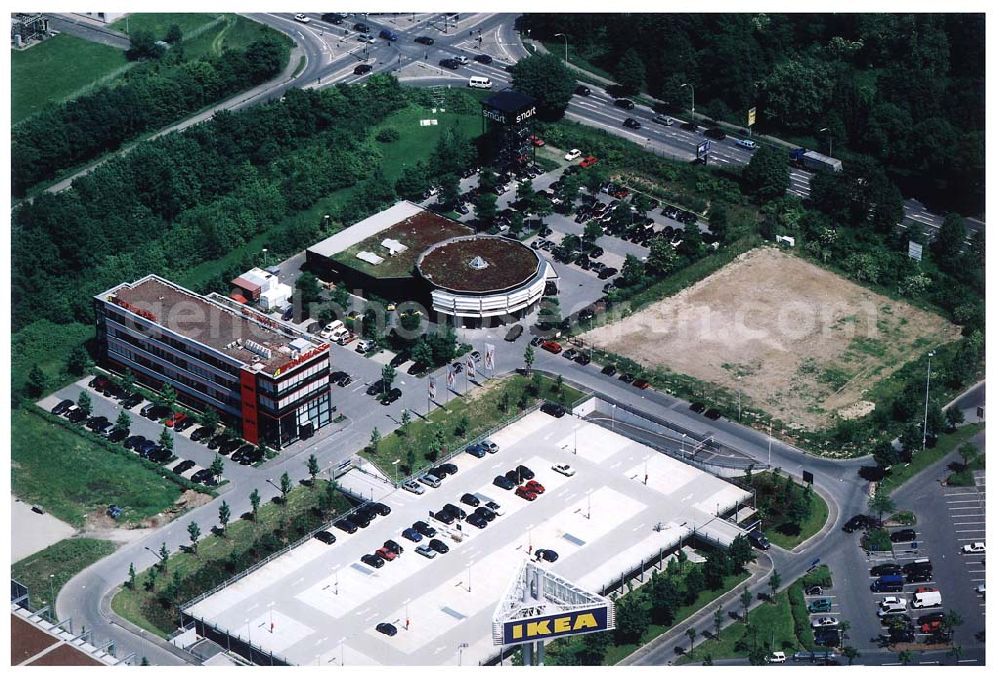 Aerial photograph Köln - Godorf - IKEA-Einrichtungshaus Köln-Godorf an der Shell-Raffinerie mit dem IKEA-eigenen Gewerbegebiet an der BAB 555.