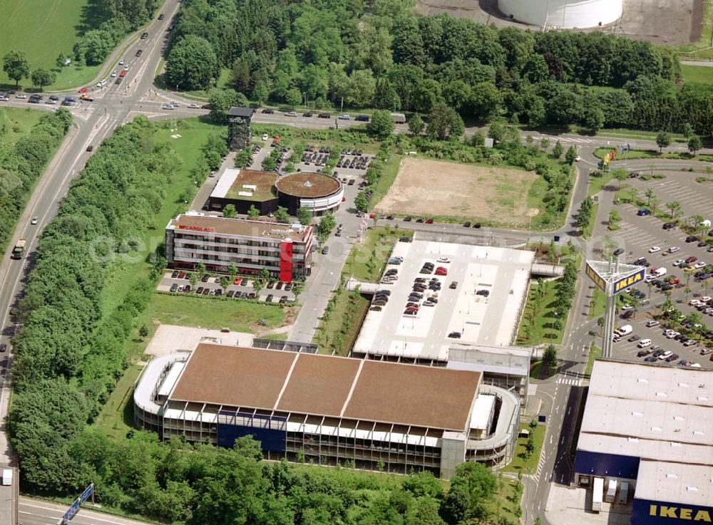 Aerial image Köln - Godorf - IKEA-Einrichtungshaus Köln-Godorf an der Shell-Raffinerie mit dem IKEA-eigenen Gewerbegebiet an der BAB 555.