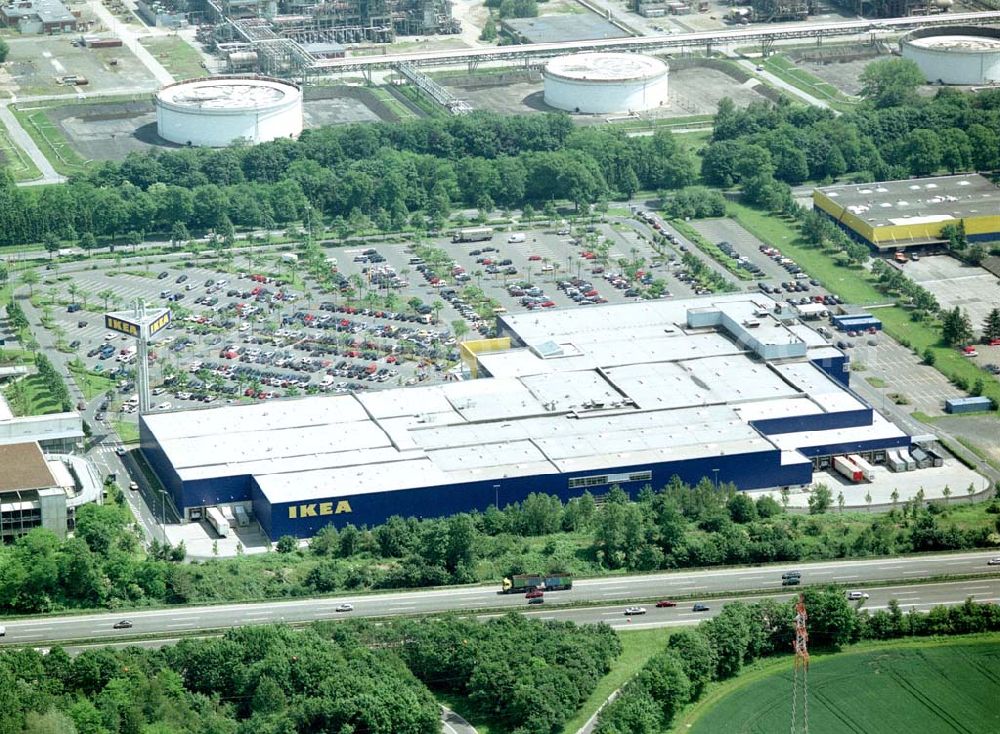 Aerial image Köln - Godorf - IKEA-Einrichtungshaus Köln-Godorf an der Shell-Raffinerie mit dem IKEA-eigenen Gewerbegebiet an der BAB 555.