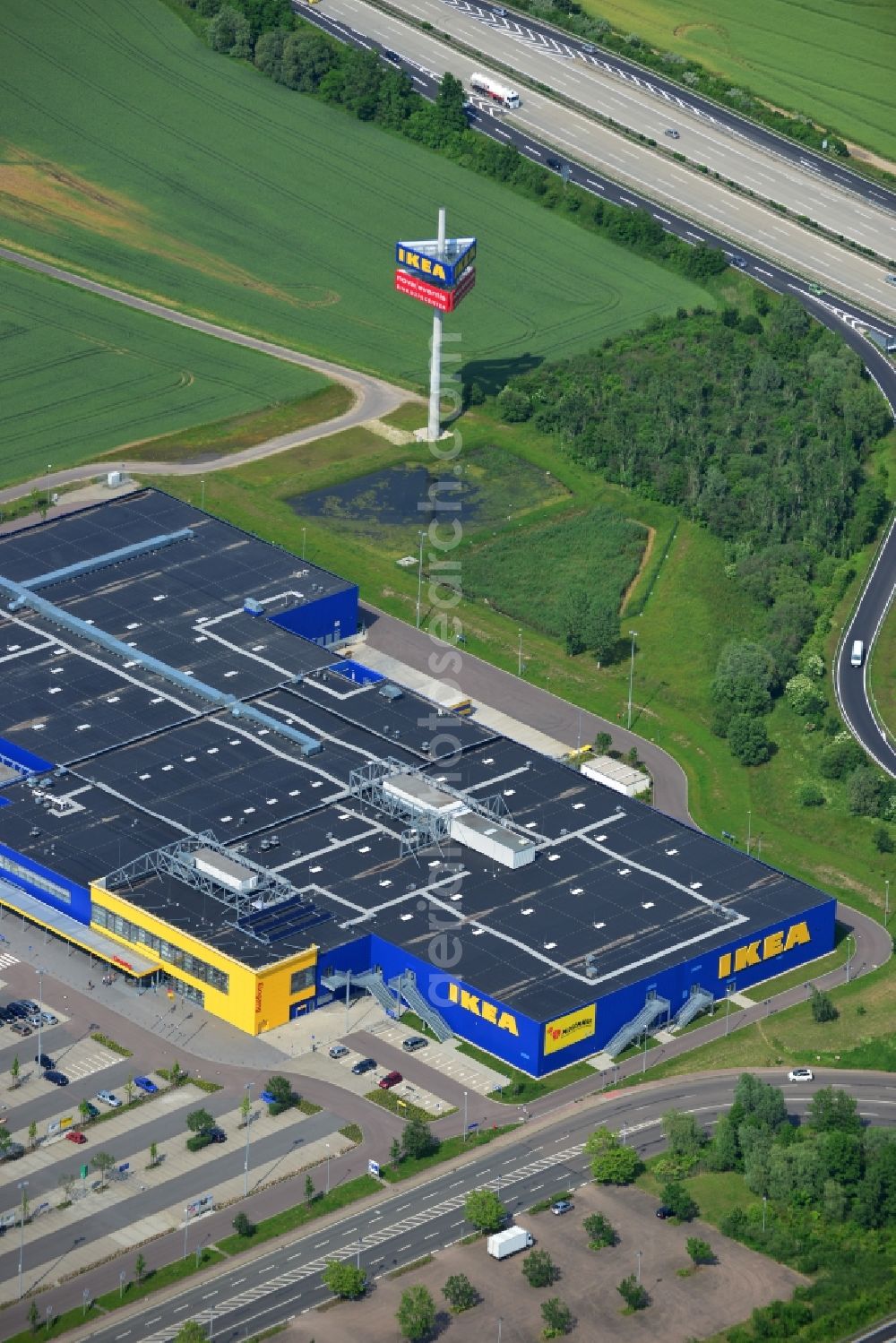 Aerial photograph Leuna OT Günthersdorf - View of the IKEA furniture store / furniture store Leipzig / Halle in Guenthersdorf in Saxony-Anhalt