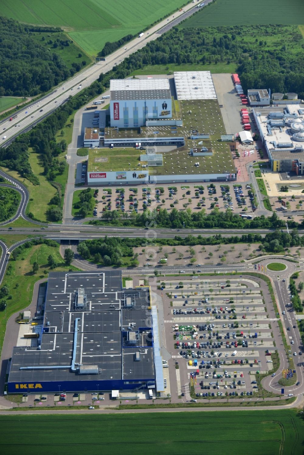 Leuna OT Günthersdorf from above - View of the IKEA furniture store / furniture store Leipzig / Halle in Guenthersdorf in Saxony-Anhalt