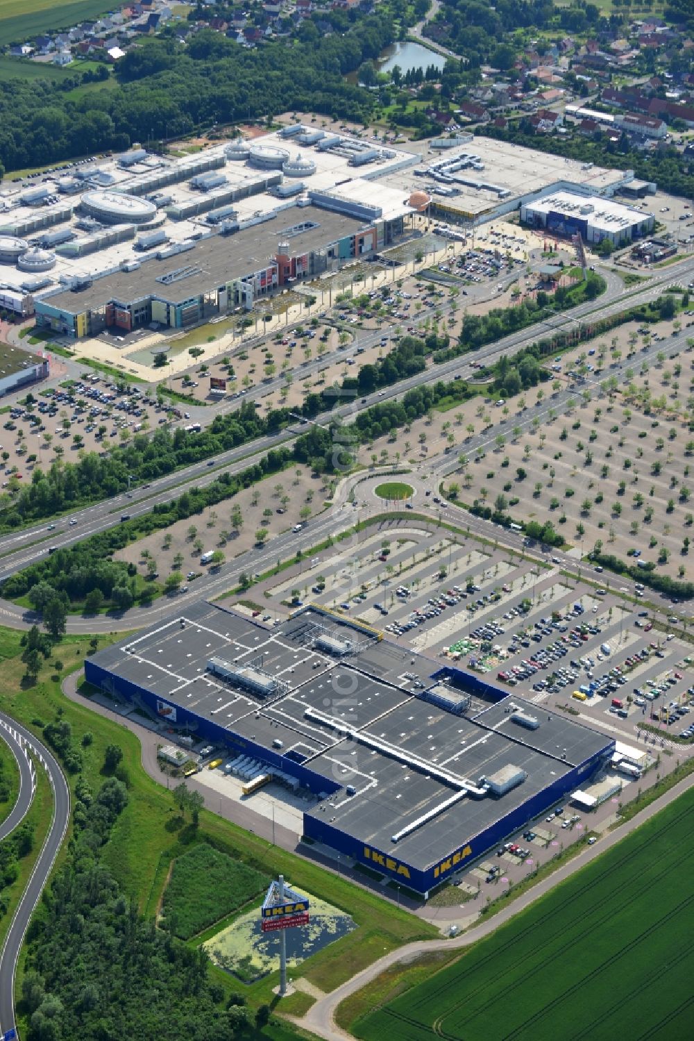 Aerial photograph Leuna OT Günthersdorf - View of the IKEA furniture store / furniture store Leipzig / Halle in Guenthersdorf in Saxony-Anhalt