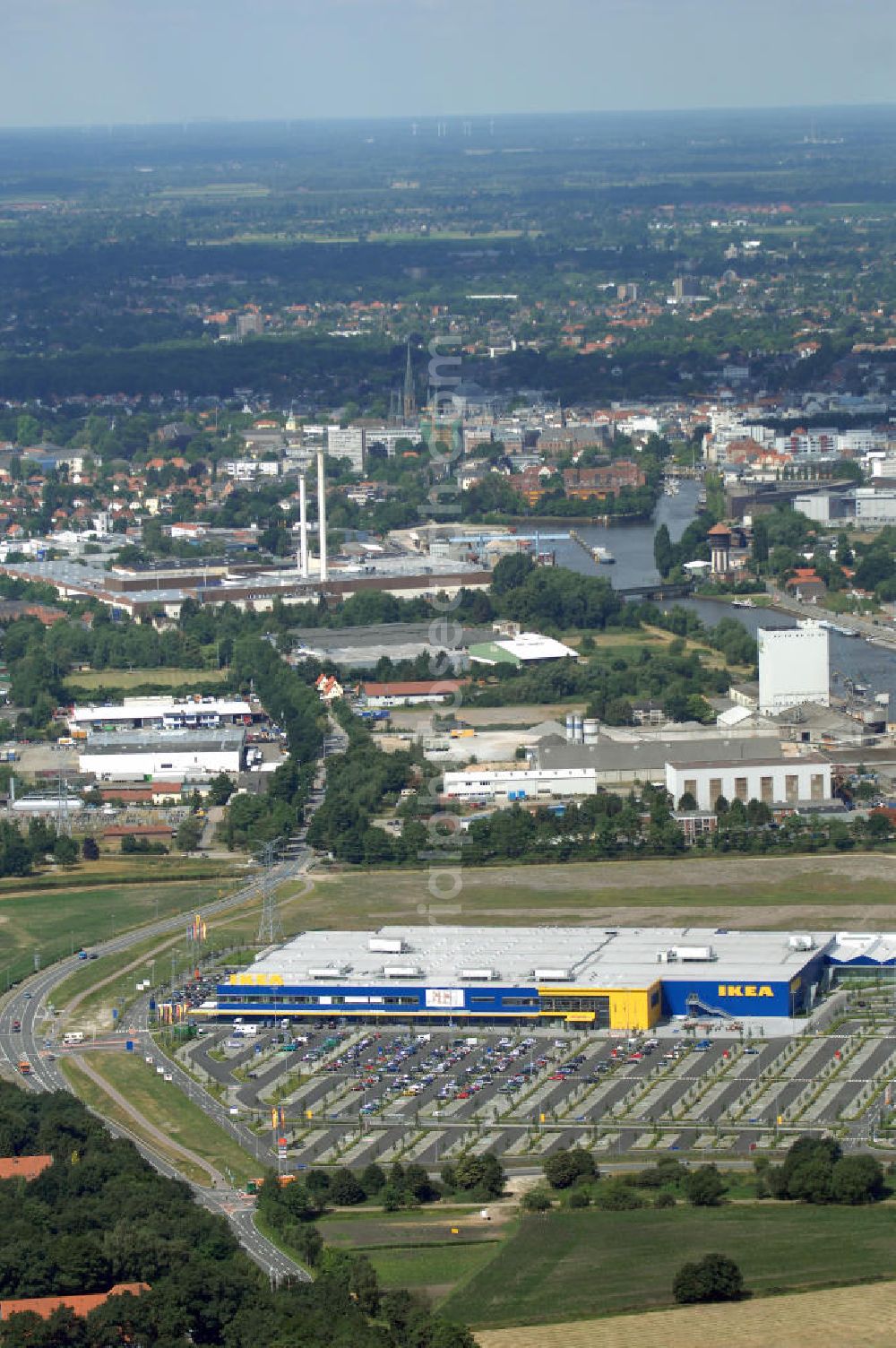 Aerial photograph Oldenburg - Blick auf das IKEA Einrichtungshaus in OLDENBURG. IKEA Deutschland GmbH & Co. KG; Niederlassung Oldenburg, Holler Landstr. 89, 26135 Oldenburg