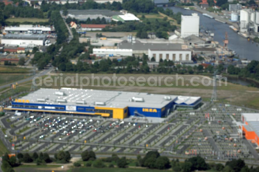 Oldenburg from above - Blick auf das IKEA Einrichtungshaus in OLDENBURG. IKEA Deutschland GmbH & Co. KG; Niederlassung Oldenburg, Holler Landstr. 89, 26135 Oldenburg