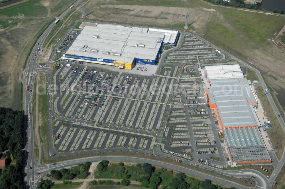 Oldenburg from above - Blick auf das IKEA Einrichtungshaus in OLDENBURG. IKEA Deutschland GmbH & Co. KG; Niederlassung Oldenburg, Holler Landstr. 89, 26135 Oldenburg