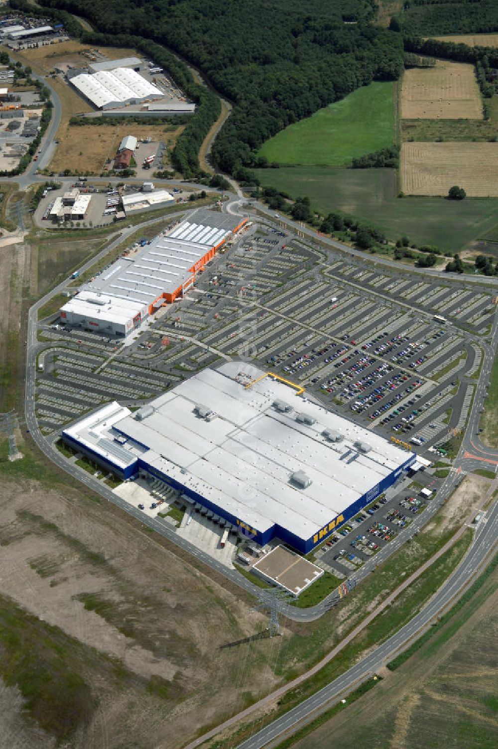 Oldenburg from the bird's eye view: Blick auf das IKEA Einrichtungshaus in OLDENBURG. IKEA Deutschland GmbH & Co. KG; Niederlassung Oldenburg, Holler Landstr. 89, 26135 Oldenburg