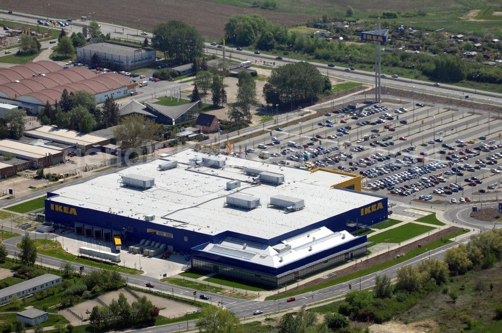 Rostock from above - Blick auf das IKEA Einrichtungshaus Rostock. Adresse: IKEA Deutschland GmbH & Co. KG, Niederlassung Rostock, Messestraße 25, 18069 Rostock