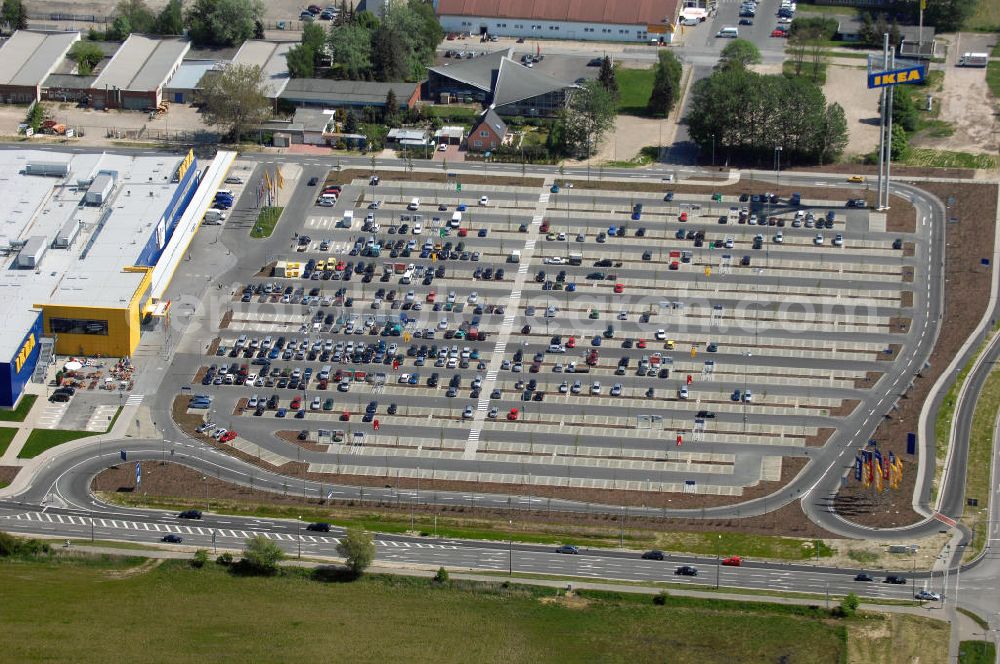 Rostock from above - Blick auf das IKEA Einrichtungshaus Rostock. Adresse: IKEA Deutschland GmbH & Co. KG, Niederlassung Rostock, Messestraße 25, 18069 Rostock