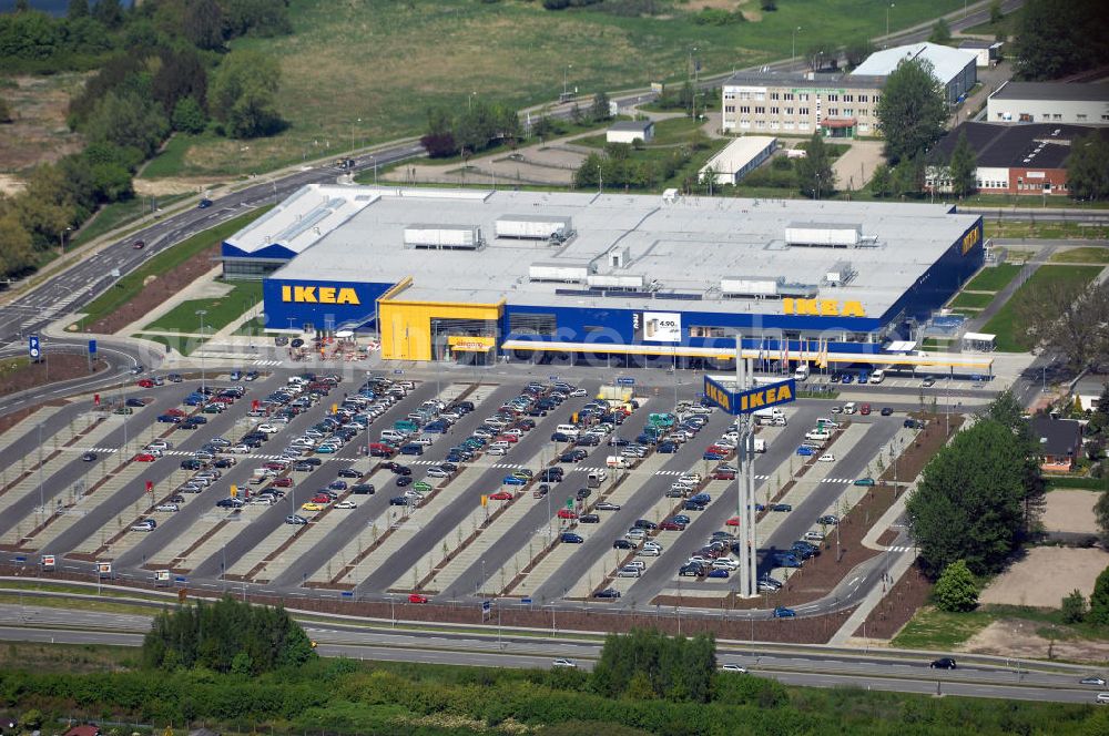 Rostock from above - Blick auf das IKEA Einrichtungshaus Rostock. Adresse: IKEA Deutschland GmbH & Co. KG, Niederlassung Rostock, Messestraße 25, 18069 Rostock