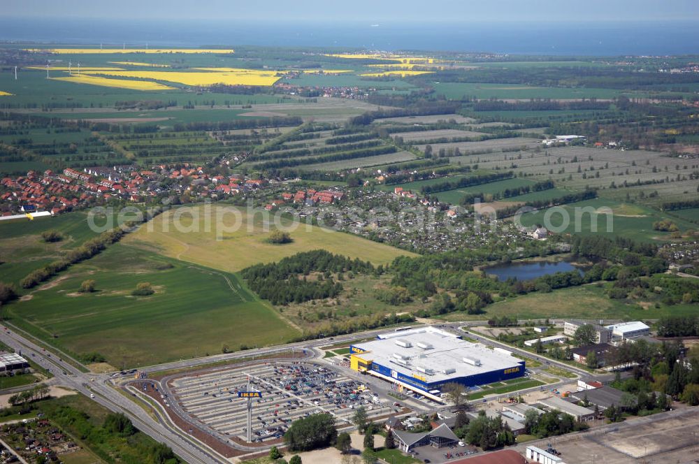 Rostock from above - Blick auf das IKEA Einrichtungshaus Rostock. Adresse: IKEA Deutschland GmbH & Co. KG, Niederlassung Rostock, Messestraße 25, 18069 Rostock