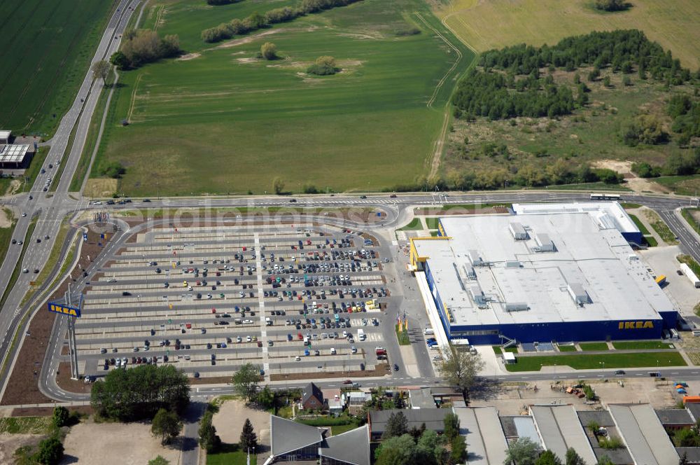 Rostock from above - Blick auf das IKEA Einrichtungshaus Rostock. Adresse: IKEA Deutschland GmbH & Co. KG, Niederlassung Rostock, Messestraße 25, 18069 Rostock