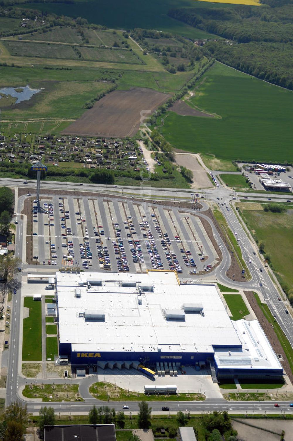 Aerial image Rostock - Blick auf das IKEA Einrichtungshaus Rostock. Adresse: IKEA Deutschland GmbH & Co. KG, Niederlassung Rostock, Messestraße 25, 18069 Rostock