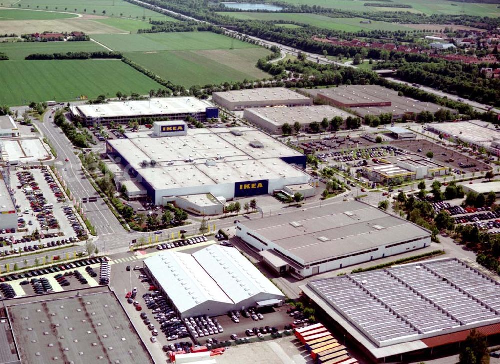 Eching bei München from above - IKEA - Einrichtungshaus und vermietete Grundstücke bei Eching im Gewerbegebiet Ost an der Autobahn A9.