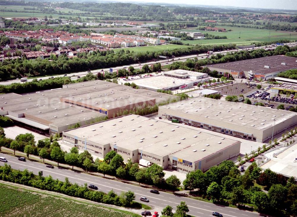 Eching bei München from the bird's eye view: IKEA - Einrichtungshaus und vermietete Grundstücke bei Eching im Gewerbegebiet Ost an der Autobahn A9.