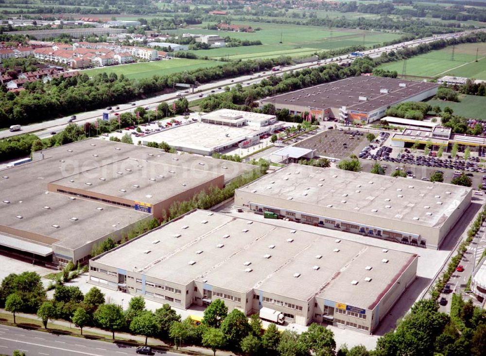 Eching bei München from the bird's eye view: IKEA - Einrichtungshaus und vermietete Grundstücke bei Eching im Gewerbegebiet Ost an der Autobahn A9.