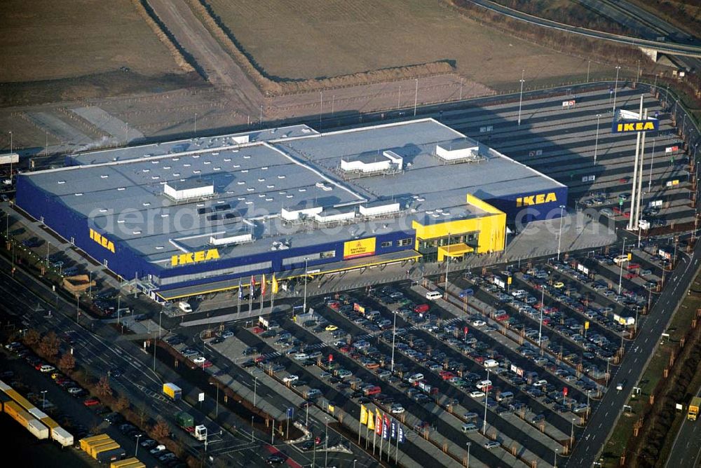 Aerial image Augsburg - IKEA Einrichtungshauses Augsburg.Gebaut wurde die IKEA Filiale in Augsburg auf einer Grundstücksfläche von 80.000 Quadratmetern mit einer Bruttogeschossfläche von 29.000 Quadratmetern.Die Investitionskosten in das neue IKEA Haus betragen ca. 46 Mio. Euro. Begonnen wurde mit den Bauarbeiten im April 2006, und sie verlaufen planmäßig. Am Schnittpunkt der Autobahn A8 München-Stuttgart mit den Schnellstraßen B2/B17 sowie den Bundesstraßen B10 und B300 gelegen, ist das Augsburger Haus aus allen Richtungen leicht erreichbar.