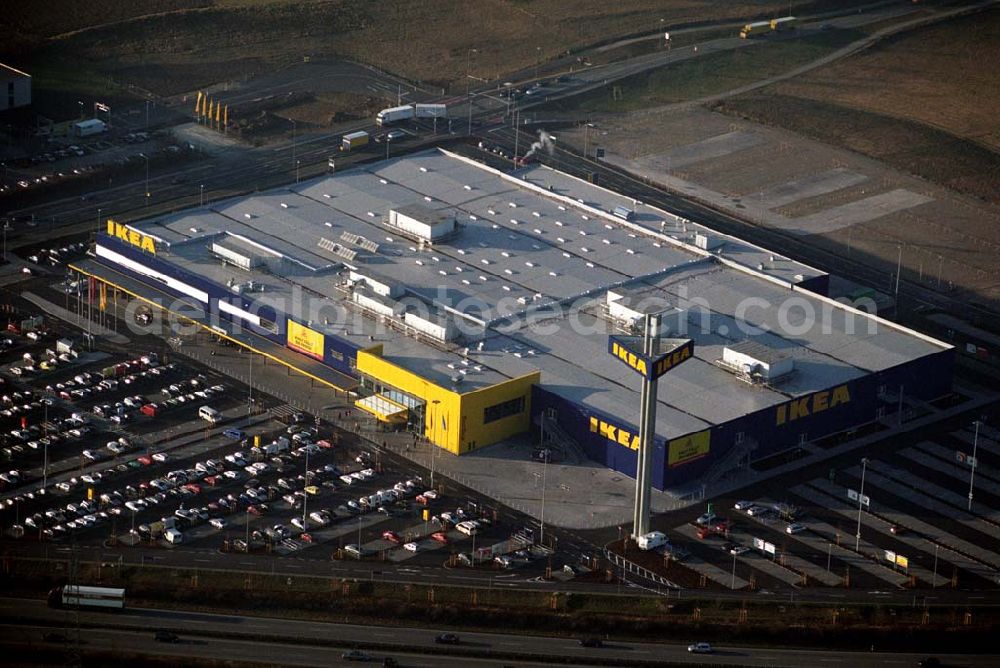 Aerial photograph Augsburg - IKEA Einrichtungshauses Augsburg.Gebaut wurde die IKEA Filiale in Augsburg auf einer Grundstücksfläche von 80.000 Quadratmetern mit einer Bruttogeschossfläche von 29.000 Quadratmetern.Die Investitionskosten in das neue IKEA Haus betragen ca. 46 Mio. Euro. Begonnen wurde mit den Bauarbeiten im April 2006, und sie verlaufen planmäßig. Am Schnittpunkt der Autobahn A8 München-Stuttgart mit den Schnellstraßen B2/B17 sowie den Bundesstraßen B10 und B300 gelegen, ist das Augsburger Haus aus allen Richtungen leicht erreichbar.