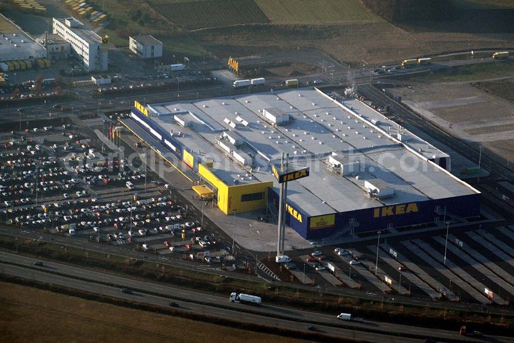 Augsburg from above - IKEA Einrichtungshauses Augsburg.Gebaut wurde die IKEA Filiale in Augsburg auf einer Grundstücksfläche von 80.000 Quadratmetern mit einer Bruttogeschossfläche von 29.000 Quadratmetern.Die Investitionskosten in das neue IKEA Haus betragen ca. 46 Mio. Euro. Begonnen wurde mit den Bauarbeiten im April 2006, und sie verlaufen planmäßig. Am Schnittpunkt der Autobahn A8 München-Stuttgart mit den Schnellstraßen B2/B17 sowie den Bundesstraßen B10 und B300 gelegen, ist das Augsburger Haus aus allen Richtungen leicht erreichbar.