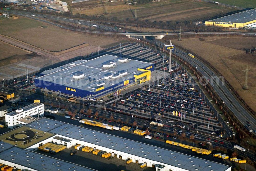 Augsburg from above - IKEA Einrichtungshauses Augsburg.Gebaut wurde die IKEA Filiale in Augsburg auf einer Grundstücksfläche von 80.000 Quadratmetern mit einer Bruttogeschossfläche von 29.000 Quadratmetern.Die Investitionskosten in das neue IKEA Haus betragen ca. 46 Mio. Euro. Begonnen wurde mit den Bauarbeiten im April 2006, und sie verlaufen planmäßig. Am Schnittpunkt der Autobahn A8 München-Stuttgart mit den Schnellstraßen B2/B17 sowie den Bundesstraßen B10 und B300 gelegen, ist das Augsburger Haus aus allen Richtungen leicht erreichbar.