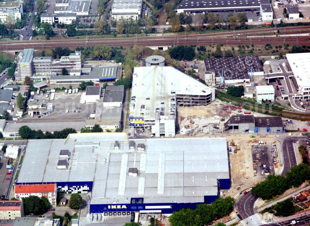 Berlin - Spandau from the bird's eye view: 27.08.2002 IKEA - Erweiterungsbau in Berlin - Spandau