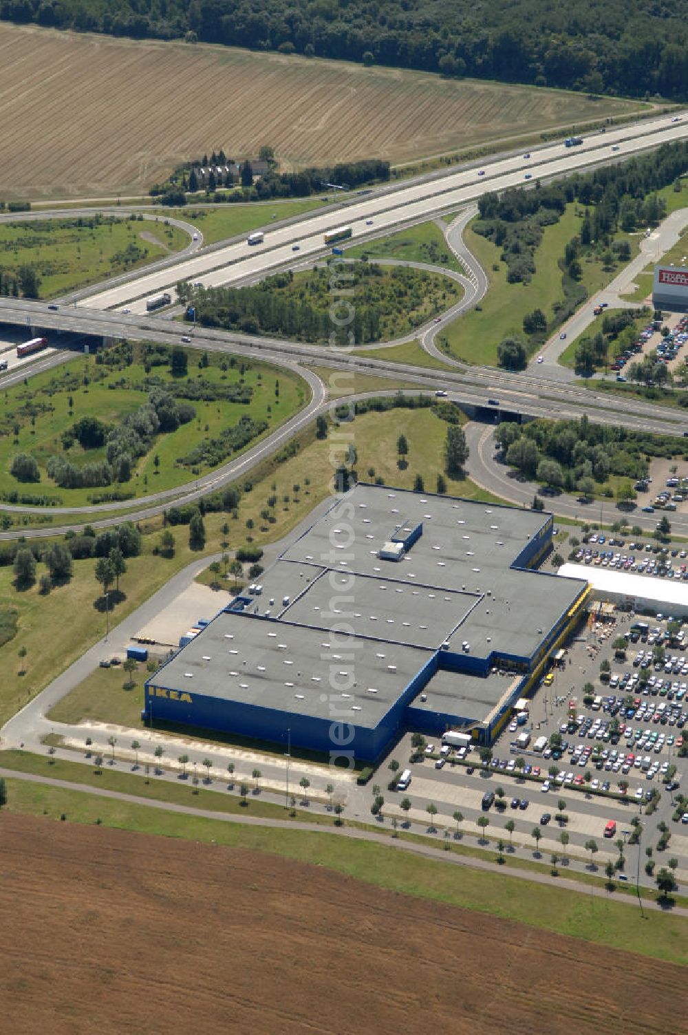 Aerial photograph Günthersdorf - Blick auf das an der A9 liegende Einrichtungshaus der IKEA Deutschland GmbH & Co. KG,Niederlassung Halle/Leipzig,Nordpark 17,06254 Günthersdorf,(nova eventis),