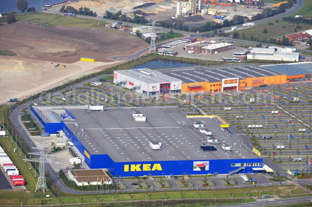 Oldenburg from the bird's eye view: Die IKEA-Filiale in Oldenburg Niedersachsen ist eine von über 40 Filialen in ganz Deutschland. IKEA stammt aus Schweden und ist ein multinationaler Einrichtungskonzern. The IKEA store in Oldenburg in Niedersachsen is one of more than 40 stores in Germany. Ikea comes from Sweden and is a multinational furnishing house.