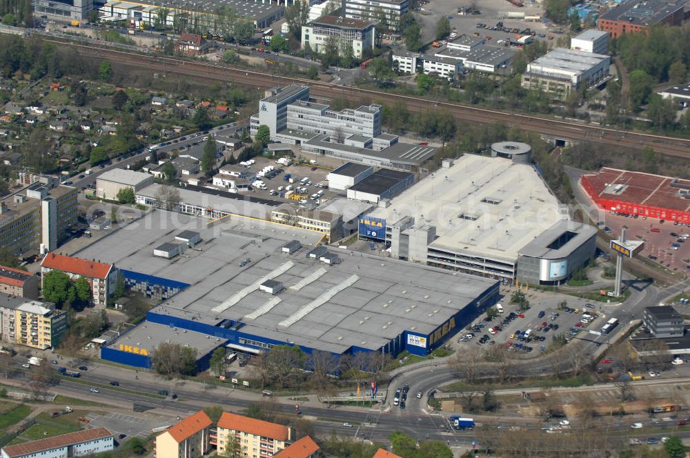 Aerial photograph Berlin - Blick auf das IKEA Einrichtungshaus im Gewerbegebiet in Berlin-Spandau. View of the furniture store IKEA in Berlin-Spandau.