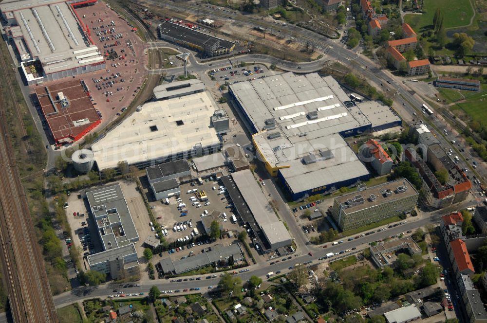 Berlin from the bird's eye view: Blick auf das IKEA Einrichtungshaus im Gewerbegebiet in Berlin-Spandau. View of the furniture store IKEA in Berlin-Spandau.