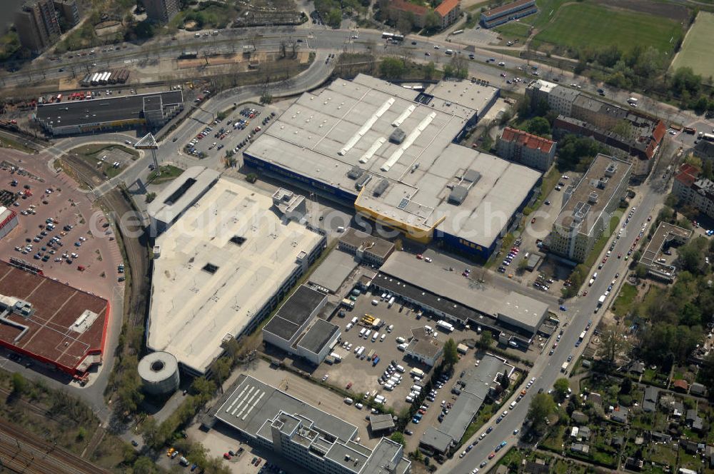 Aerial photograph Berlin - Blick auf das IKEA Einrichtungshaus im Gewerbegebiet in Berlin-Spandau. View of the furniture store IKEA in Berlin-Spandau.